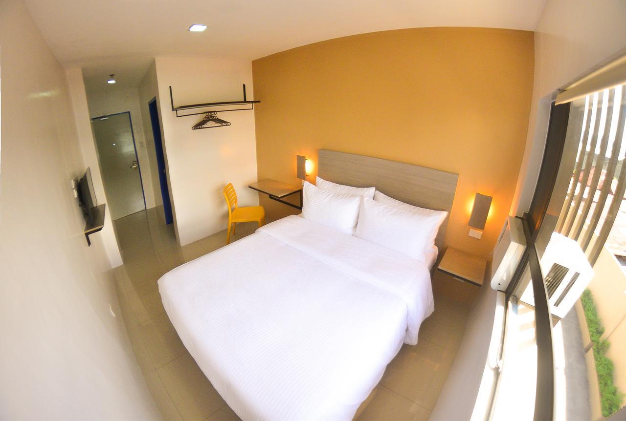 Felix Residences Cebu Esterno foto